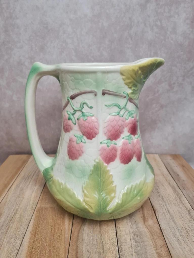 Pichet barbotine Saint-clément décor fraises 🍓 | pièce ancienne