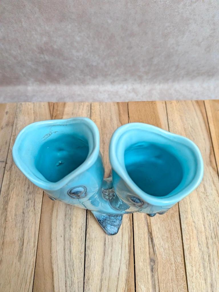 Vase double poisson en barbotine bleu turquoise – Céramique vintage