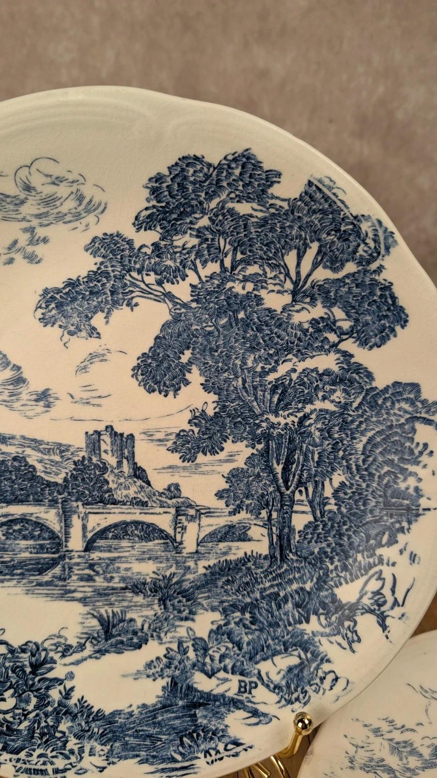2 assiettes anciennes Gien décor bleu Bp motif paysage
