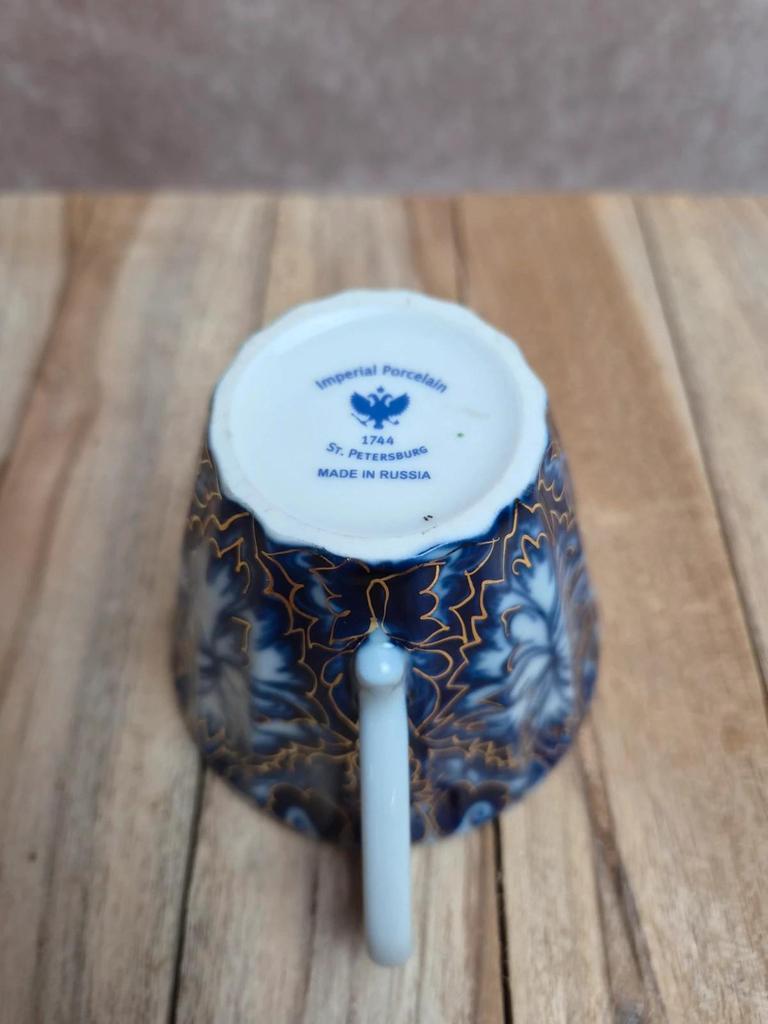 Tasse et soucoupe Imperial Porcelain Saint-pétersbourg cobalt et dorure Russie