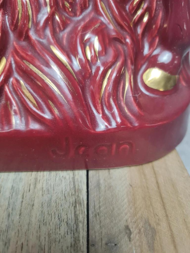 Sculpture vintage jument & poulain signée Jean – céramique rouge et dorure