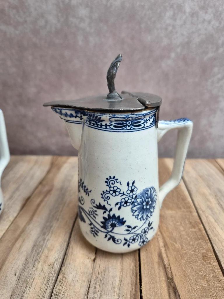 Paire de pots à lait anciens Boch Frères Keramis – modèle Saxe