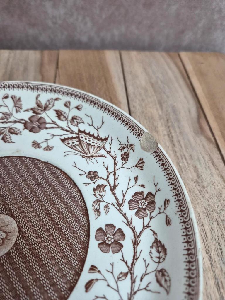 Ancienne tasse à chocolat Sarreguemines – décor abeille – fin Xixe