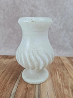 Vase ancien en albâtre blanc