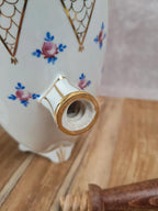 Chocolatière ancienne en porcelaine signée Qailles