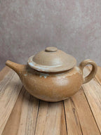 Théière vintage en grès émaillé beige moucheté – Style rustique