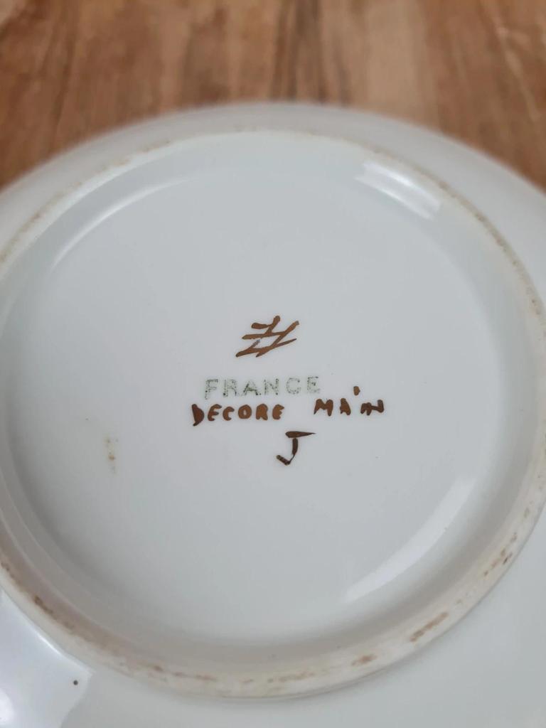 Tasse trembleuse ancienne décorée à la main – porcelaine de France
