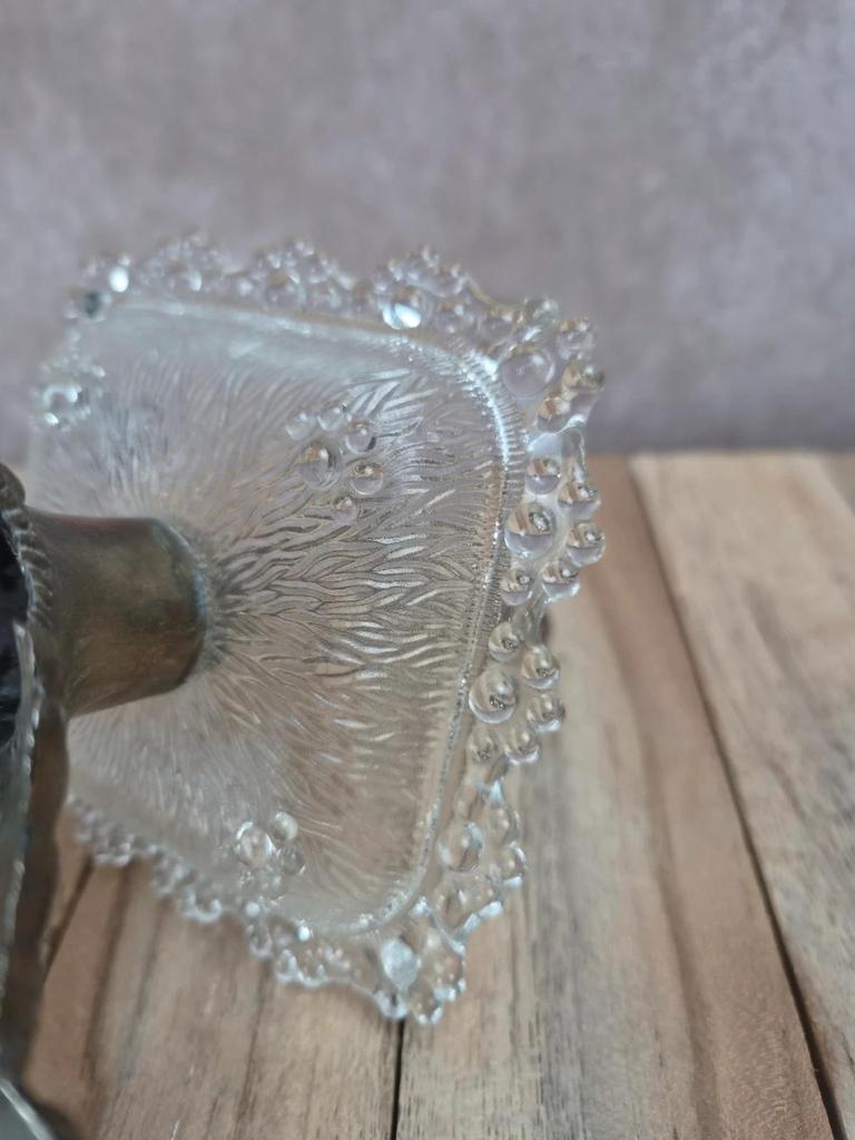 Présentoir ancien en métal argenté et verre