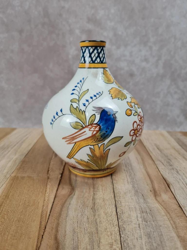 Vase ancien en faïence décorée main – décor floral & oiseau