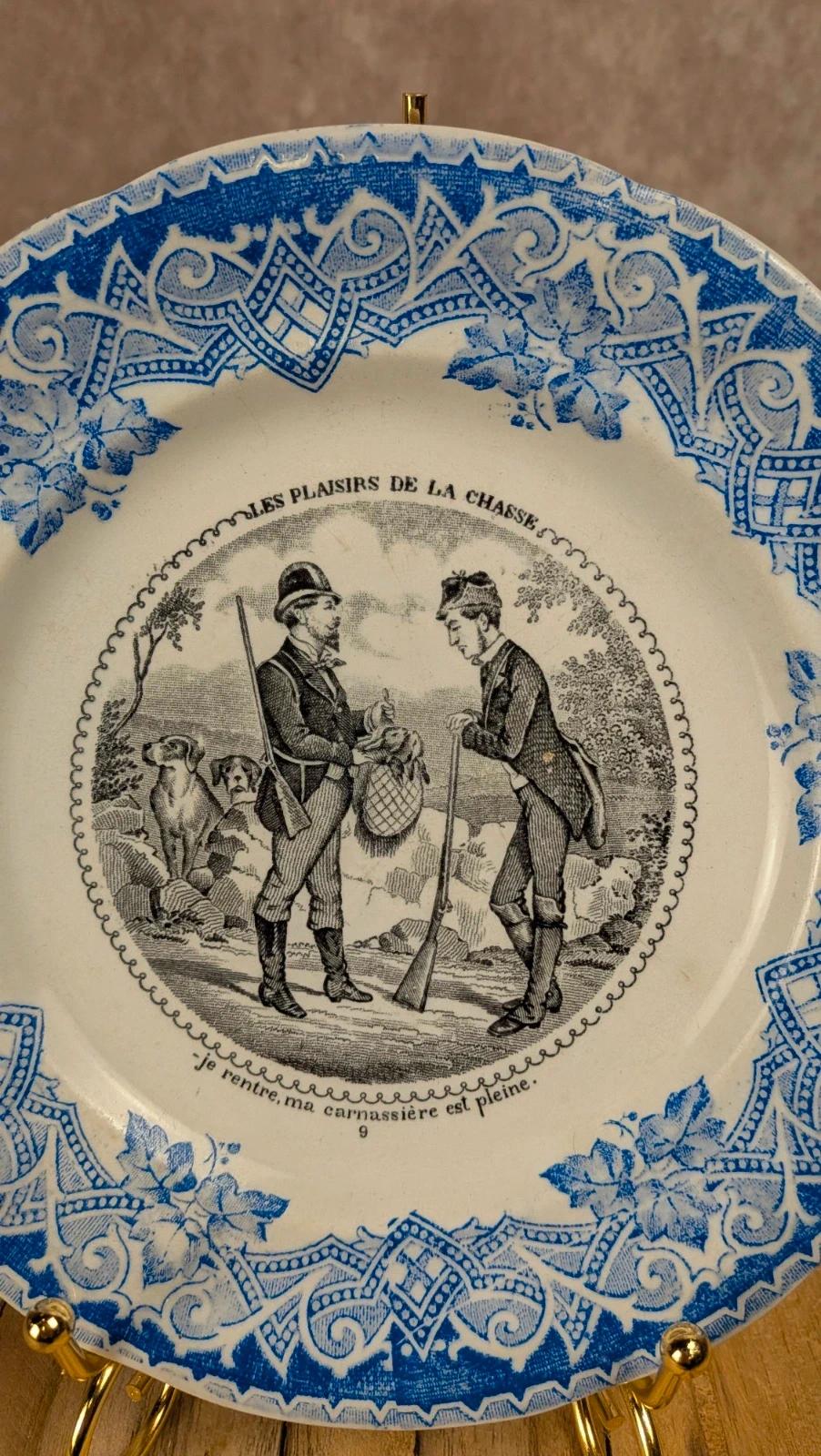 Assiette parlante Longwy – Les plaisirs de la chasse – décor bleu