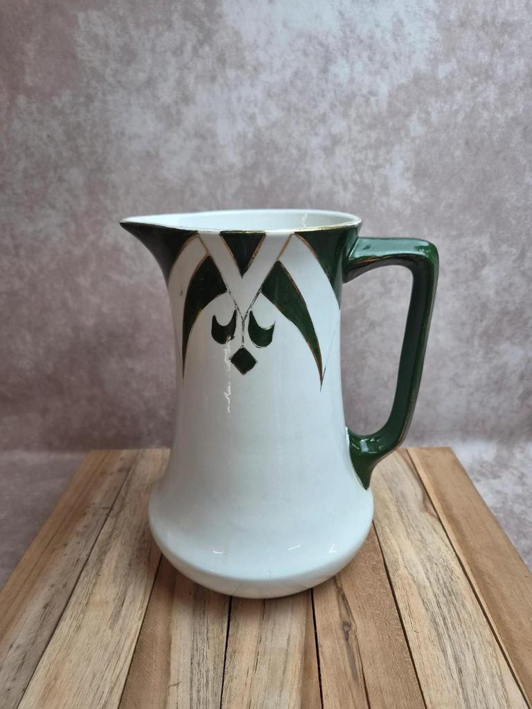 Ancien broc de toilette Art déco – Décor géométrique vert et doré – Vase vintage