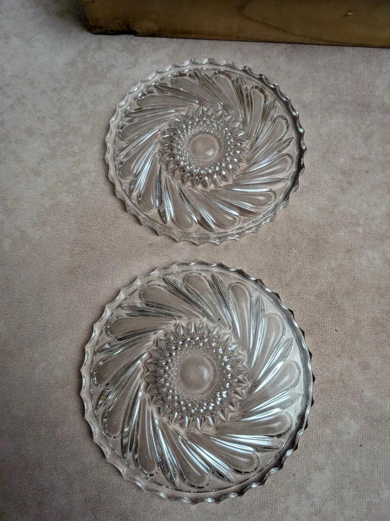 Ensemble vintage dessous de plat et dessous de bouteille en verre dans coffret en bois