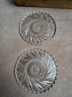 Ensemble vintage dessous de plat et dessous de bouteille en verre dans coffret en bois
