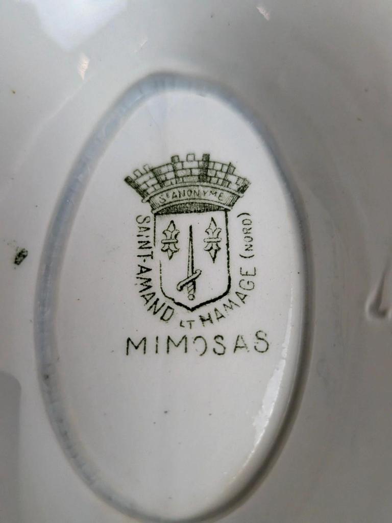 Saucière ancienne en terre de fer Saint-amand et Hamage – Modèle Mimosas