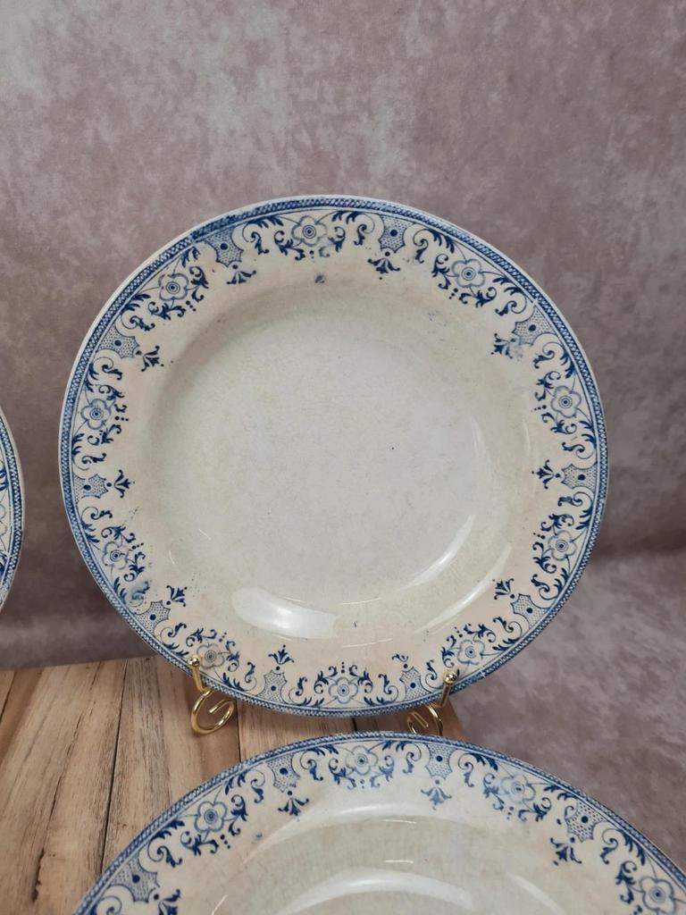 Lot de 7 assiettes creuses anciennes Creil et Montereau. Service La Vallières,23 cm