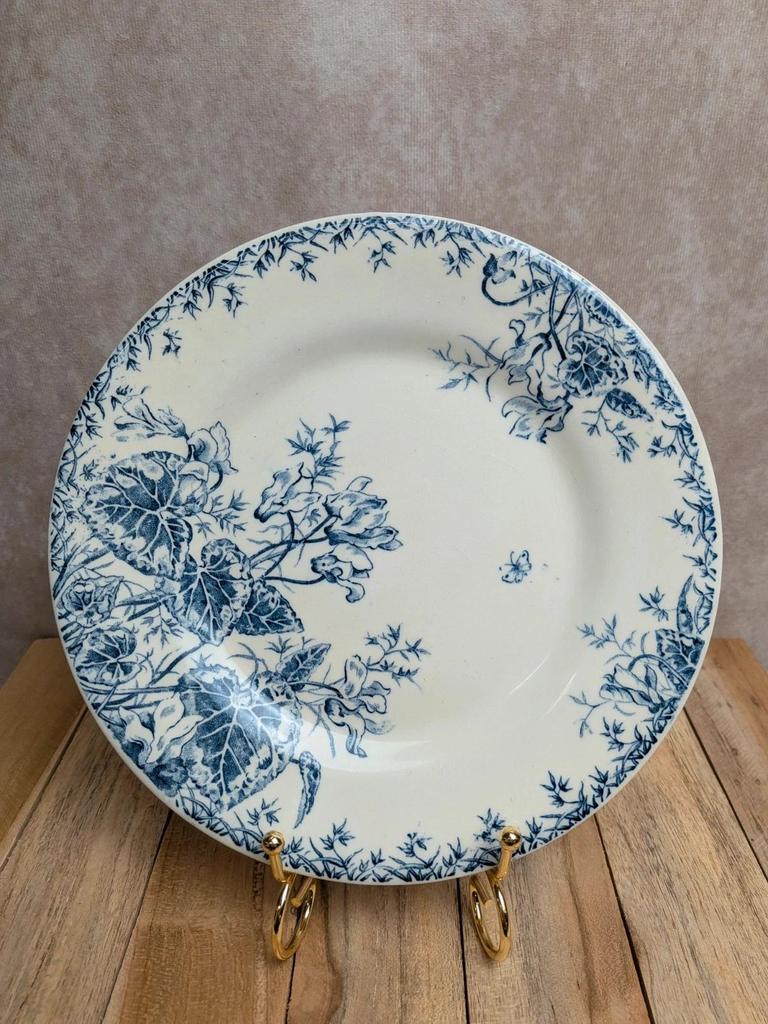 Assiette ancienne Terre de Fer Gien modèle Cyclamen