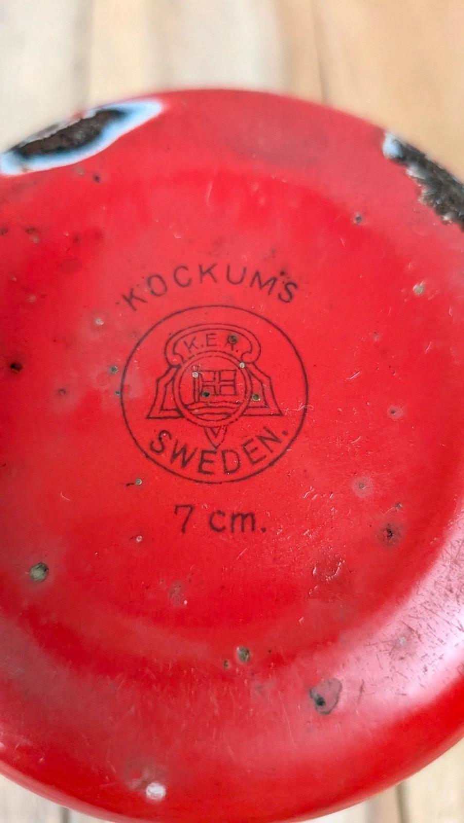 Petit pot verseur émaillé rouge – Kockums Sweden 7 cm