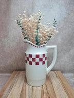 Pichet vintage damier rouge – esprit bistrot chic – dans le goût Saint-amand / L’amandinoise