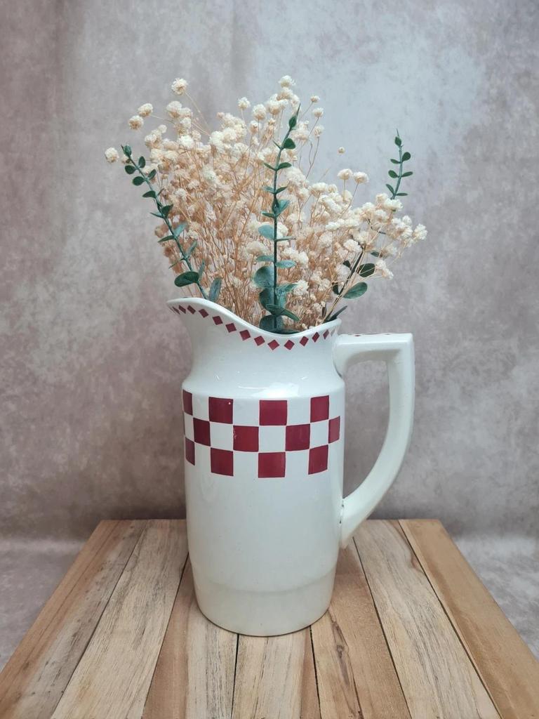Pichet vintage damier rouge – esprit bistrot chic – dans le goût Saint-amand / L’amandinoise