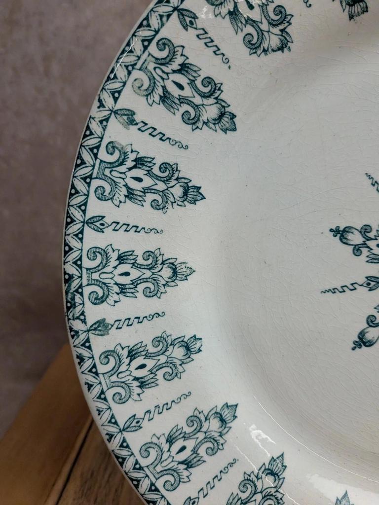 Assiette plate Terre de fer Gien – Modèle Annam – Décor vert ancien