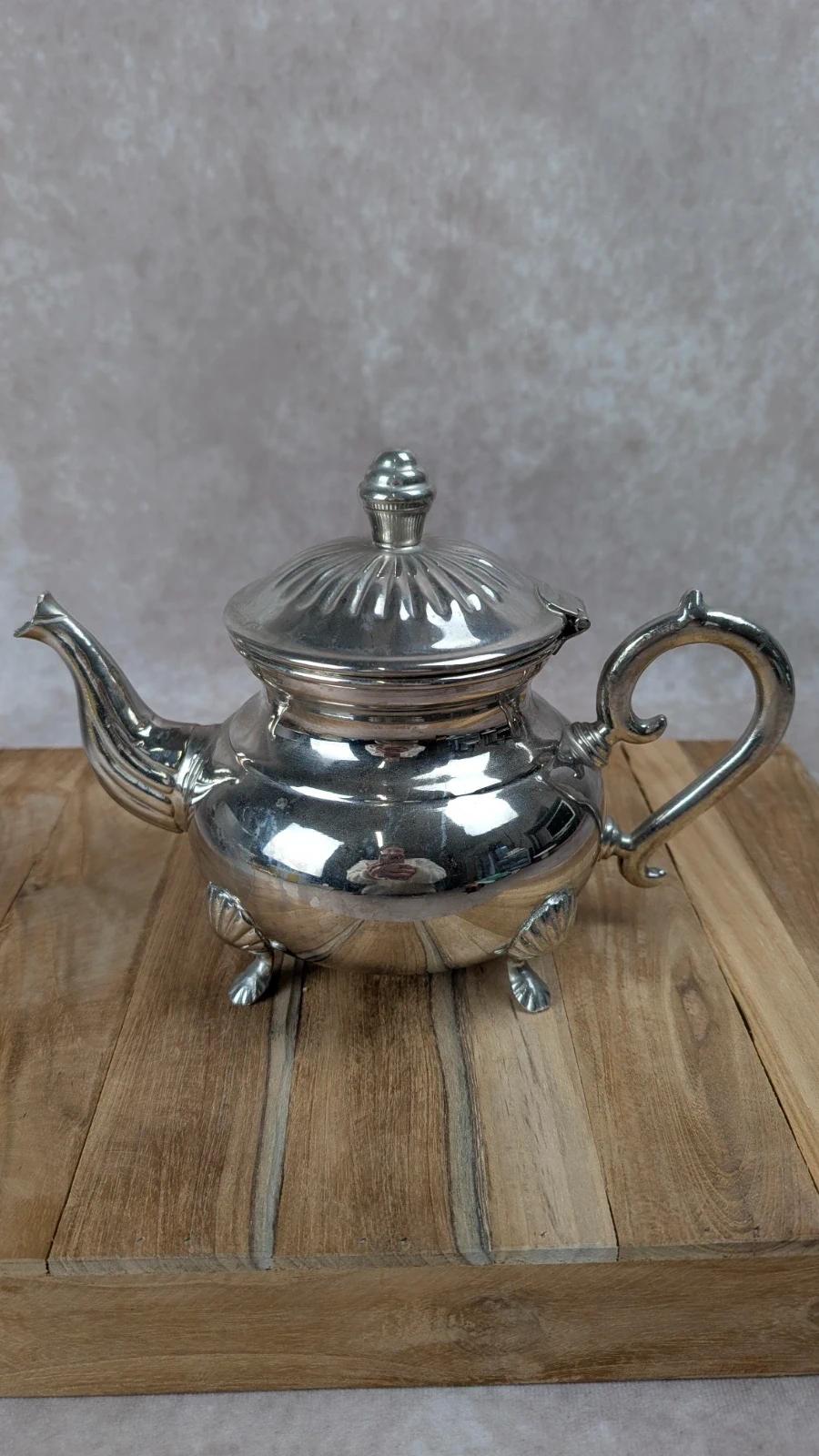 Théière vintage en métal argenté – Magma modèle déposé
