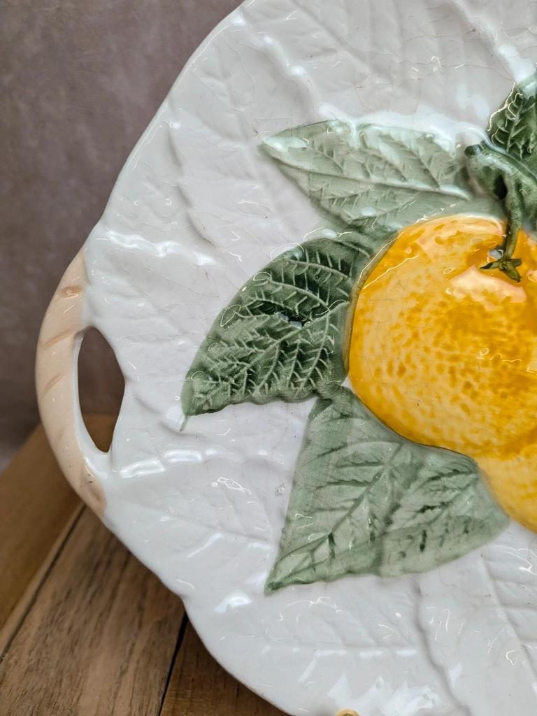 Assiette ancienne en barbotine motif oranges