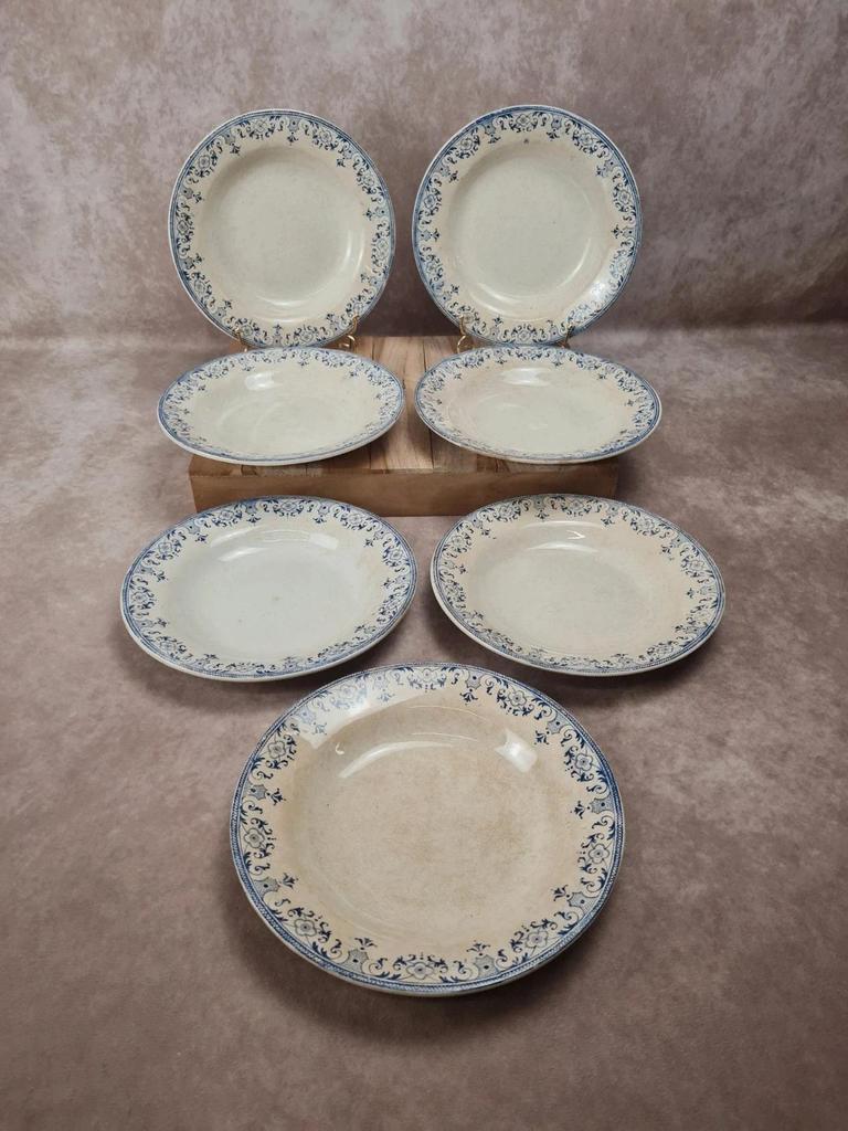 Lot de 7 assiettes creuses anciennes Creil et Montereau. Service La Vallières,23 cm