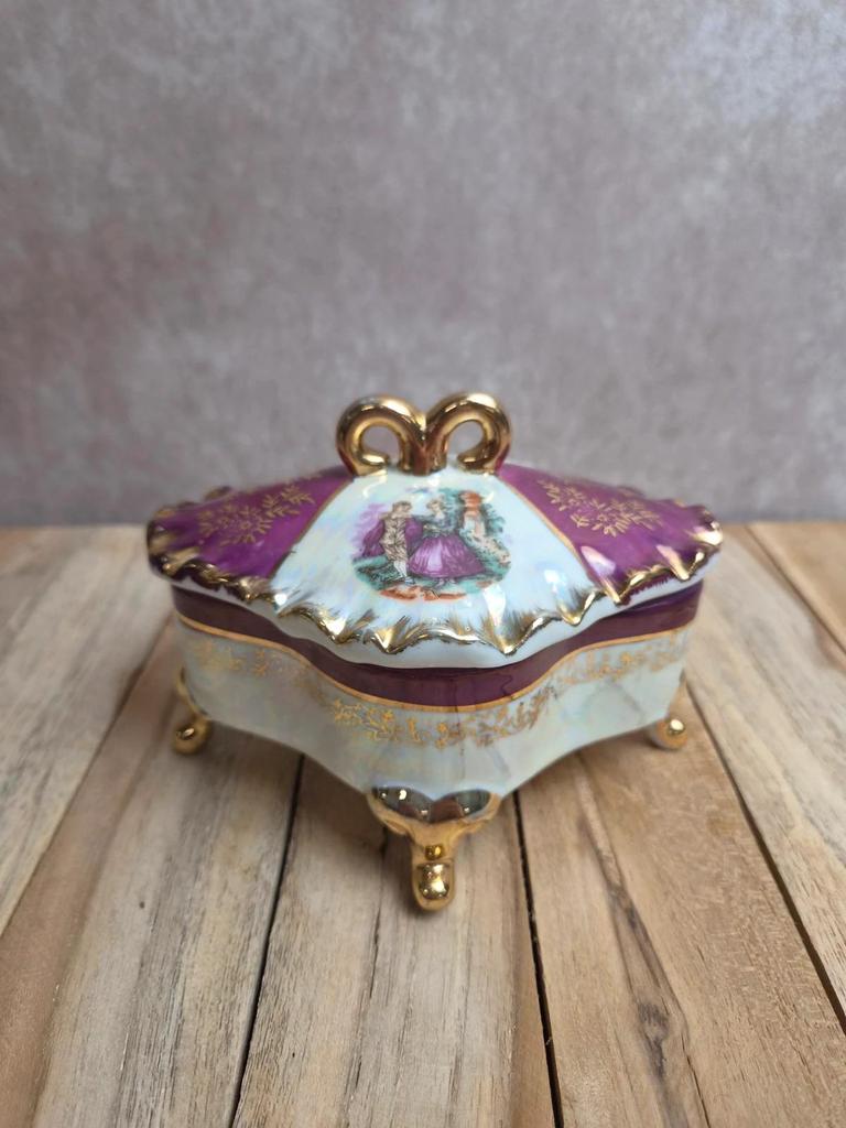 Boîte à bijoux bonbonnière porcelaine irisée – décor scène galante style Fragonard – dorures