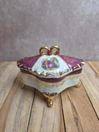 Boîte à bijoux bonbonnière porcelaine irisée – décor scène galante style Fragonard – dorures
