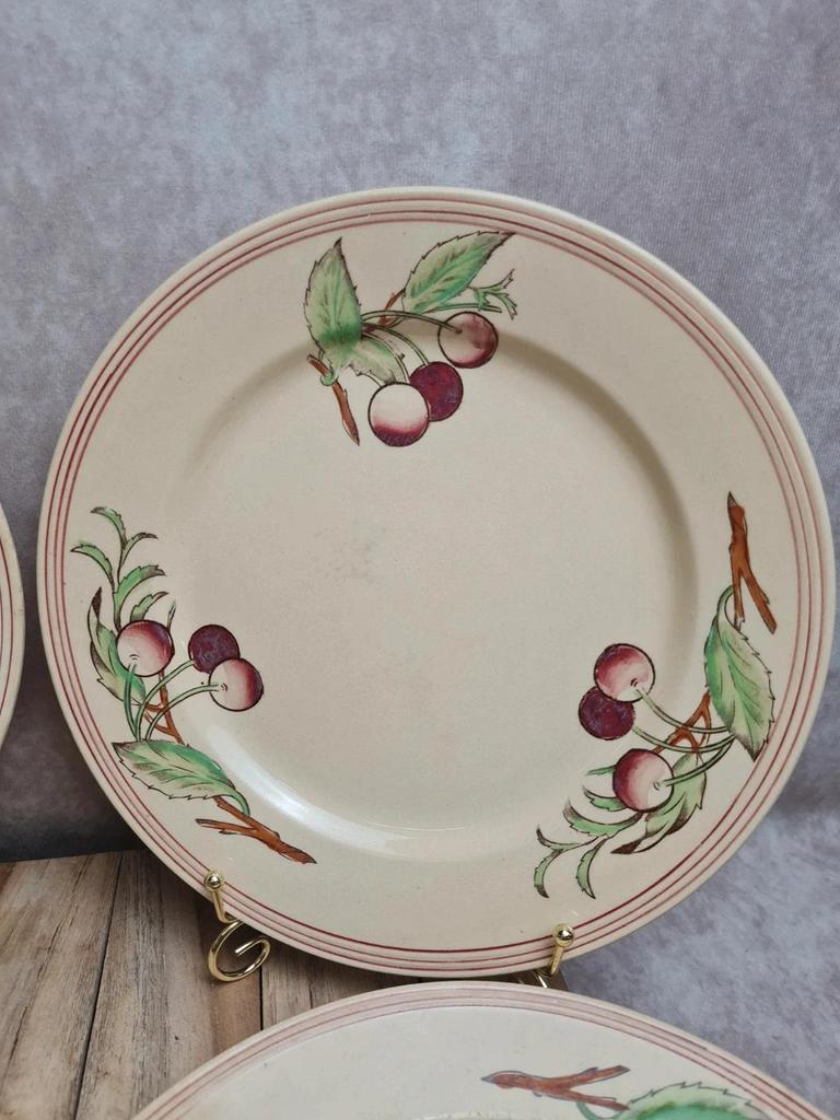 Lot de 6 assiettes plates Boch La Louvière Belgique modèle 2460 décor cerises polychrome