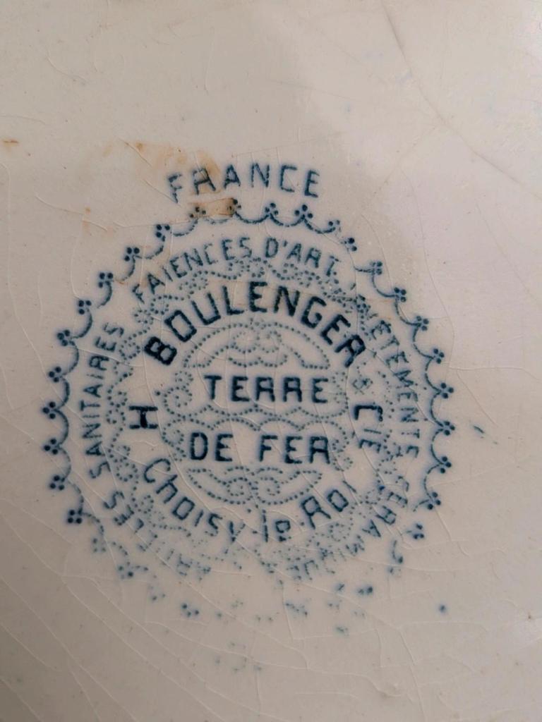 Assiette ancienne Terre de fer H. Boulenger Choisy-le-roi – Décor floral bleu