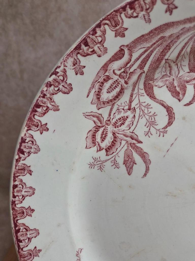 Plat rond ancien Saint-amandinoise – Modèle Iris – Terre de fer