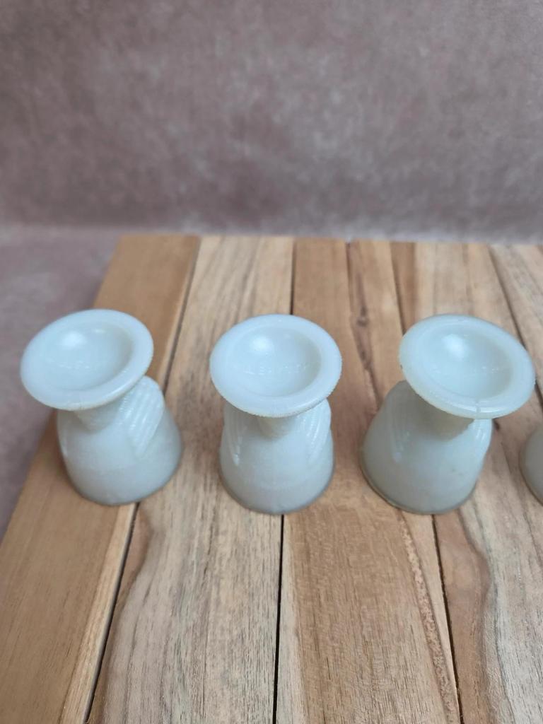 Service à œufs ancien Vallérysthal en opaline – poule et 6 coquetiers