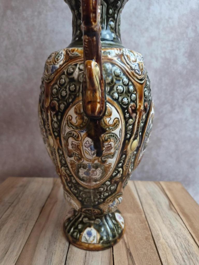 Grand vase majolique anglaise Alhambrian Ware Xixe n°434 – 38 cm