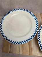 Lot de 2 plats sur pied Terre de fer Salins modèle Damier