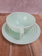 Tasse et sous-tasse vintage en verre opalin vert – Made in France