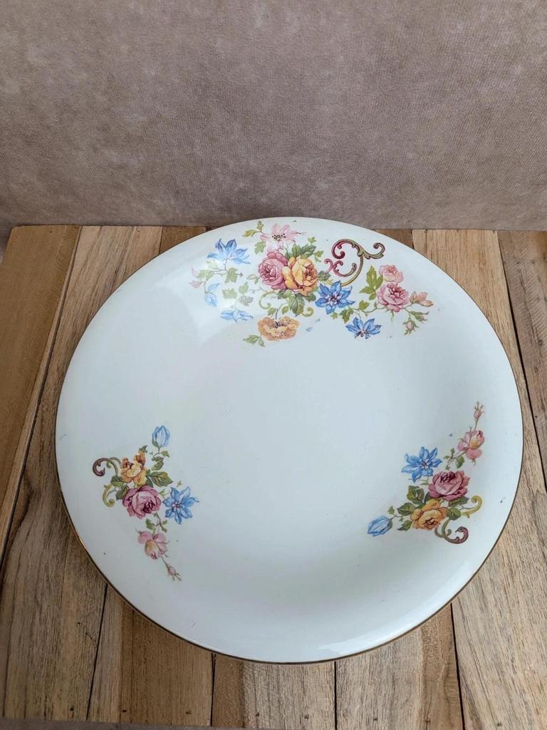 Plat creux sur pied ancien Faïencerie d’onnaing