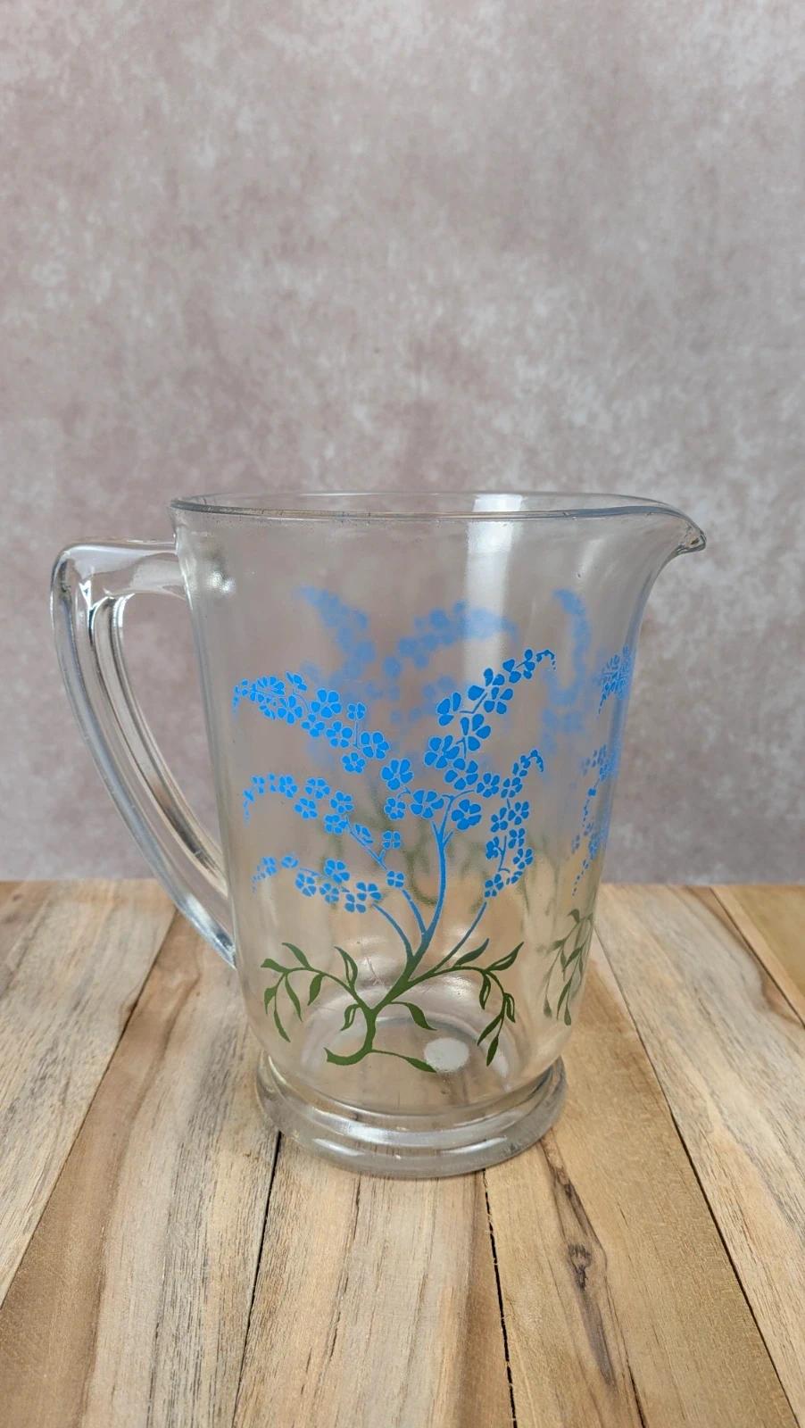 Pichet en verre décor floral bleu vintage