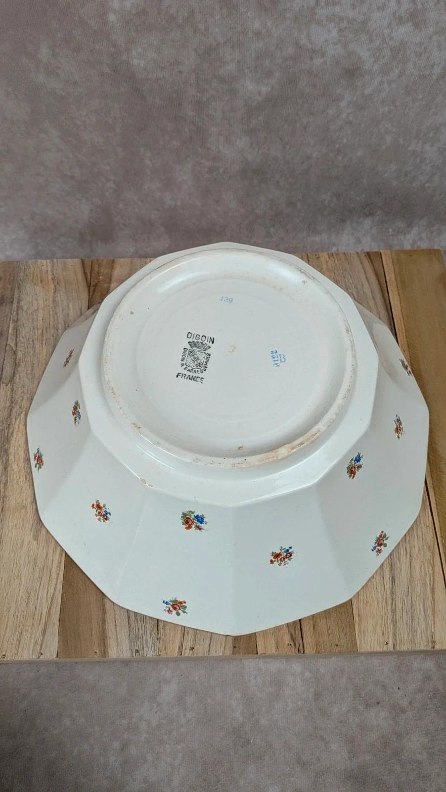 Ensemble dépareillé Digoin Sarreguemines –plats & saladier fleuri ancien