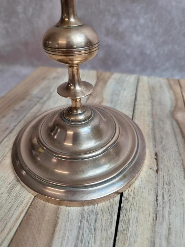 Paire de bougeoirs anciens en laiton massif – Élégance classique et intemporelle