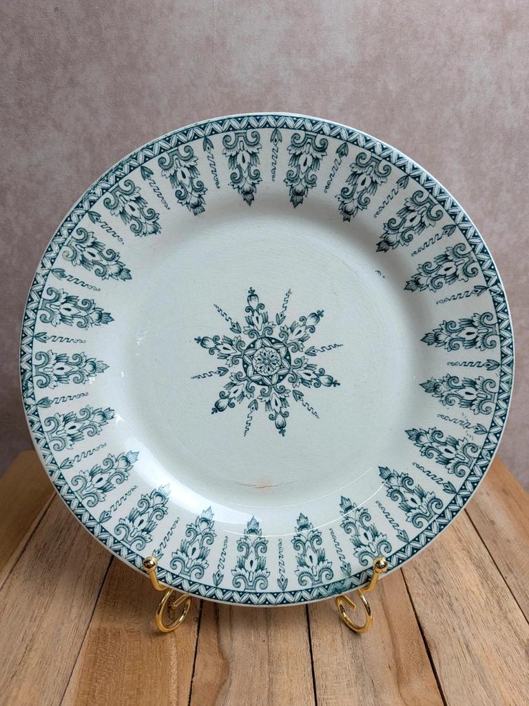 Assiette plate Terre de fer Gien – Modèle Annam – Décor vert ancien