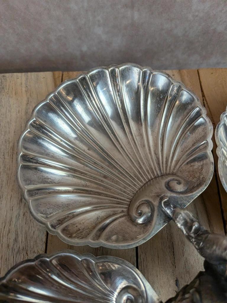 Ancien centre de table serviteur coquillages en alpaca – décor dragons rocaille