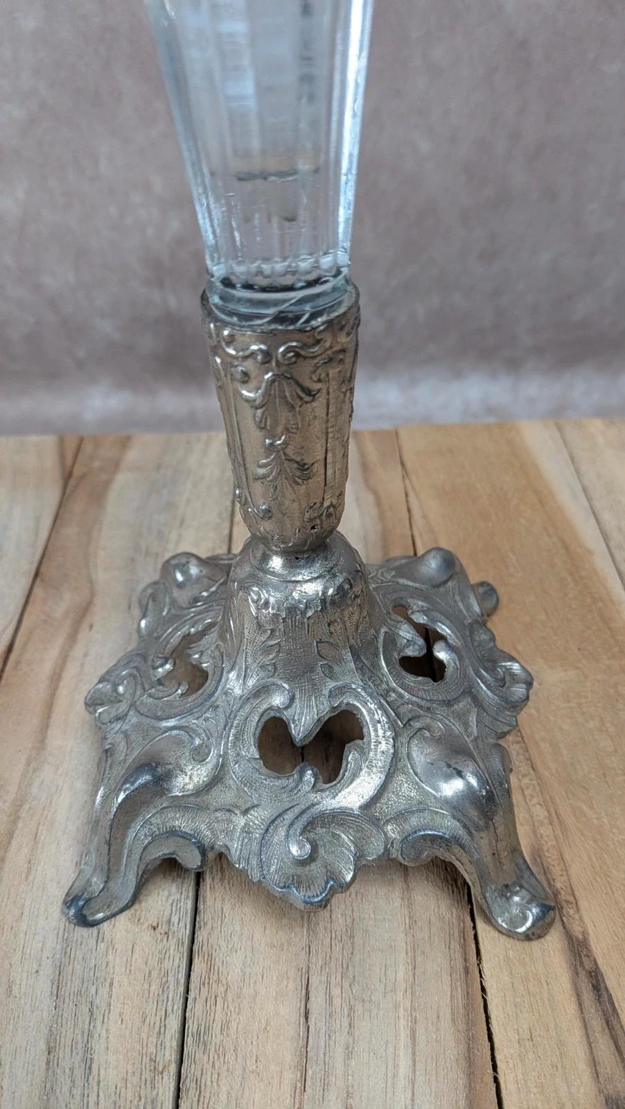 Vase tulipe vintage en verre pressé sur pied métal argenté – centre de table