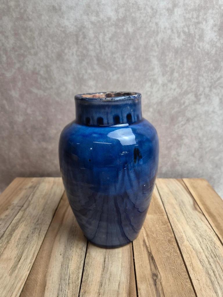 Vase artisanal vintage en terre cuite émaillée bleue – Style Safi Maroc