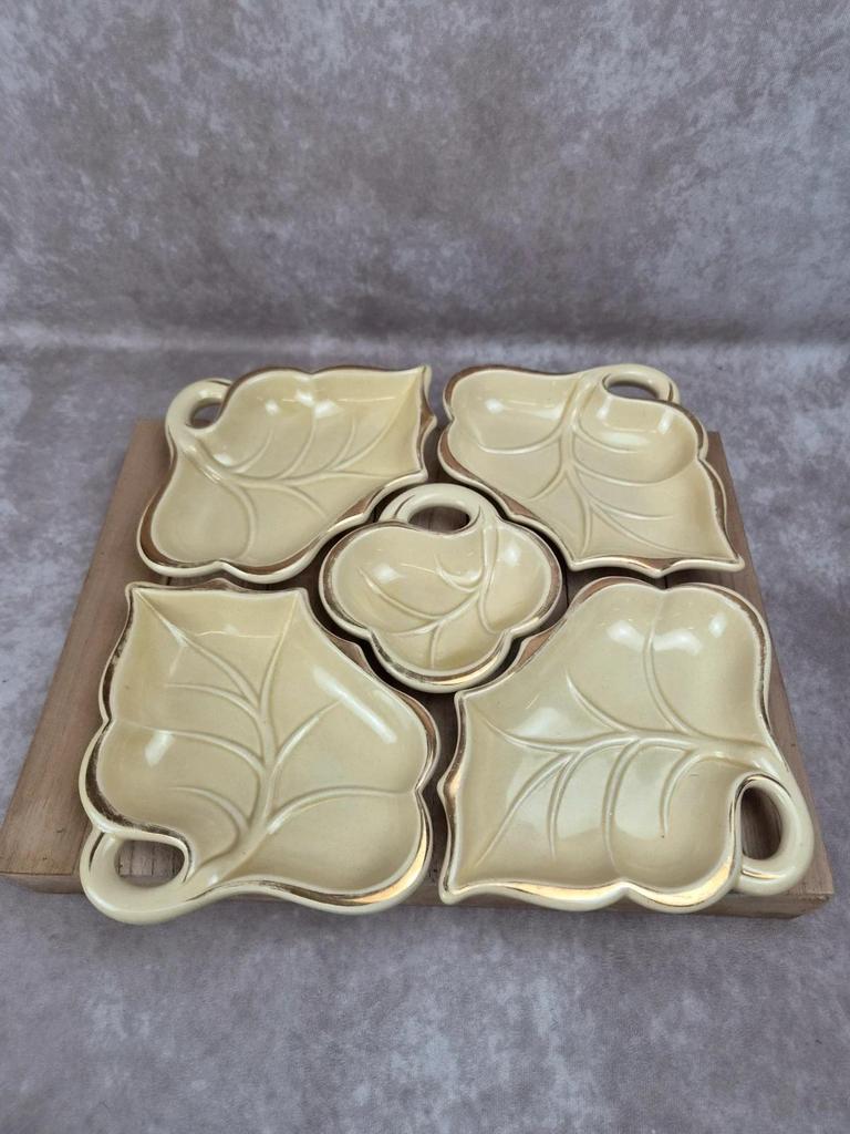 Service apéritif vintage 5 coupelles feuilles – Céramique d’art de Poët Laval – dorures