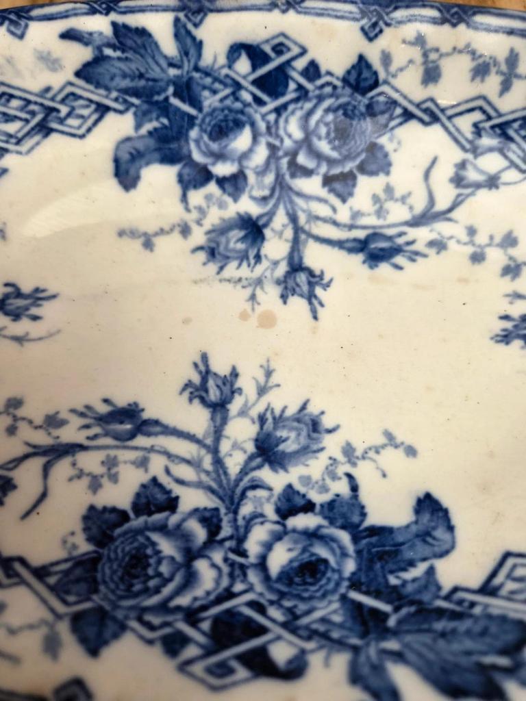 Petit plat ancien Creil & Montereau Flora bleu – B&cie C&m