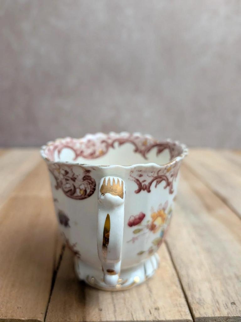 Tasse ancienne Sarreguemines Fleury – Décor floral polychrome Xixe siècle