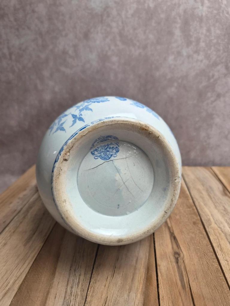 Broc ancien Jules Vieillard Bordeaux bleu & blanc – Terre de fer, décor floral – Xixe siècle