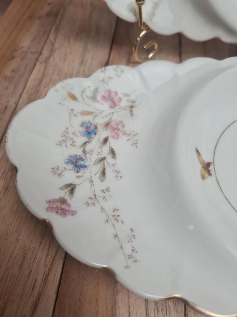 Lot de 2 sous-tasses anciennes porcelaine fine Franco-anglaise Paris décor fleuri doré égoïste