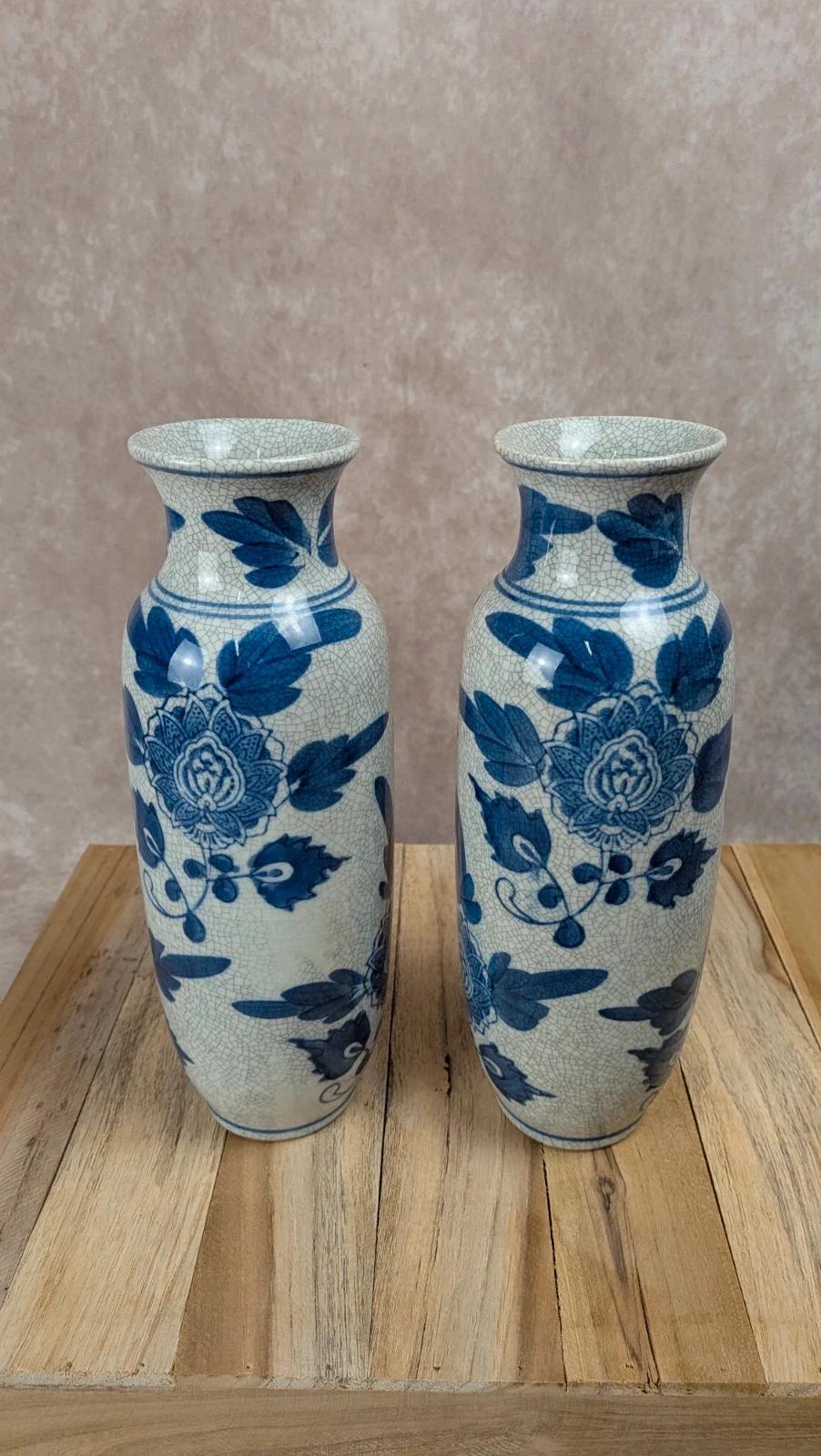 Lot de 2 vases chinois bleu et blanc décor floral